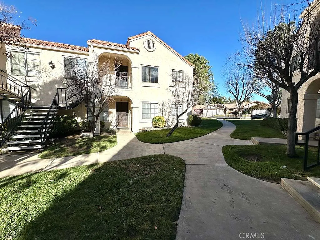 2554 Olive Dr photo 1
