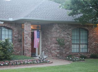 203 Cobblestone Ln, Crawford, TX 76638