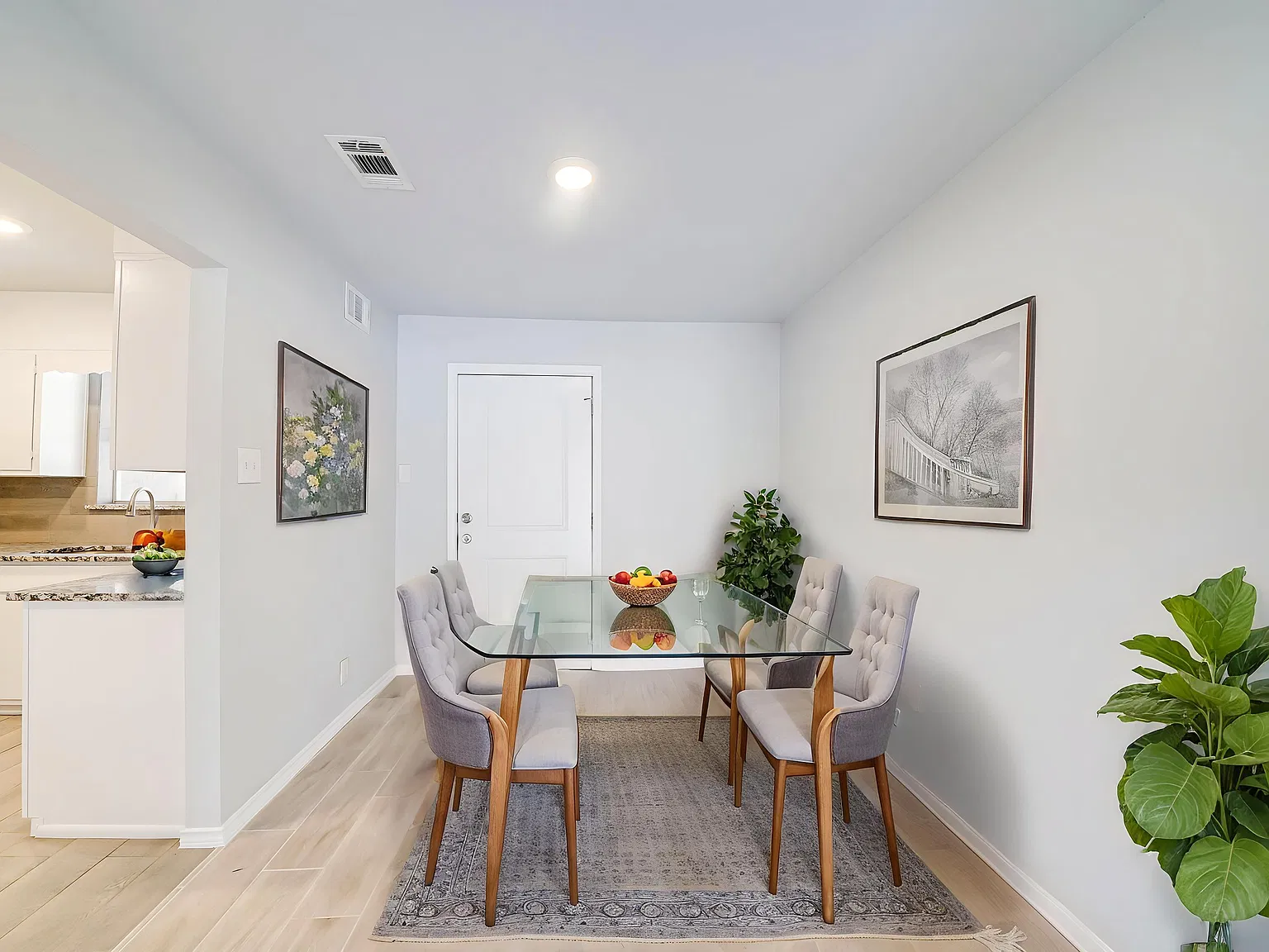 2 bed, 1124 sqft, $2,200 — Photo 4