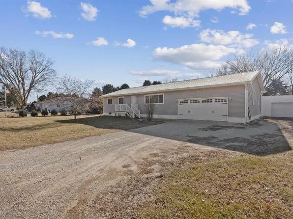 708 E Walnut St, Quasqueton, IA 52326