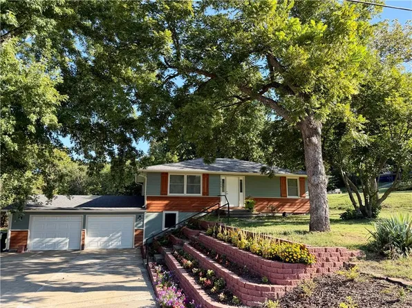 1620 Spruce St, Leavenworth, KS 66048
