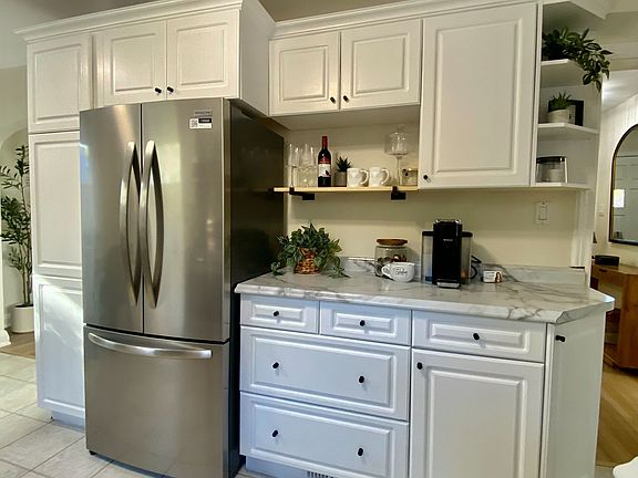 5th image of 486 Hale St