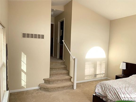 4th image of 1374 N Bay Dr