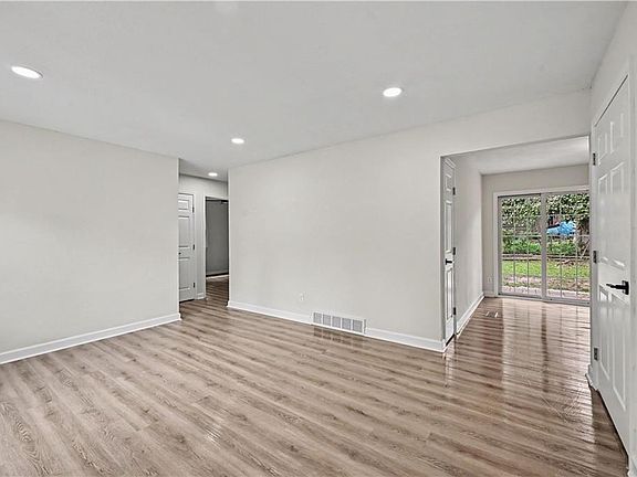 4th image of 6132 Haskell Ave