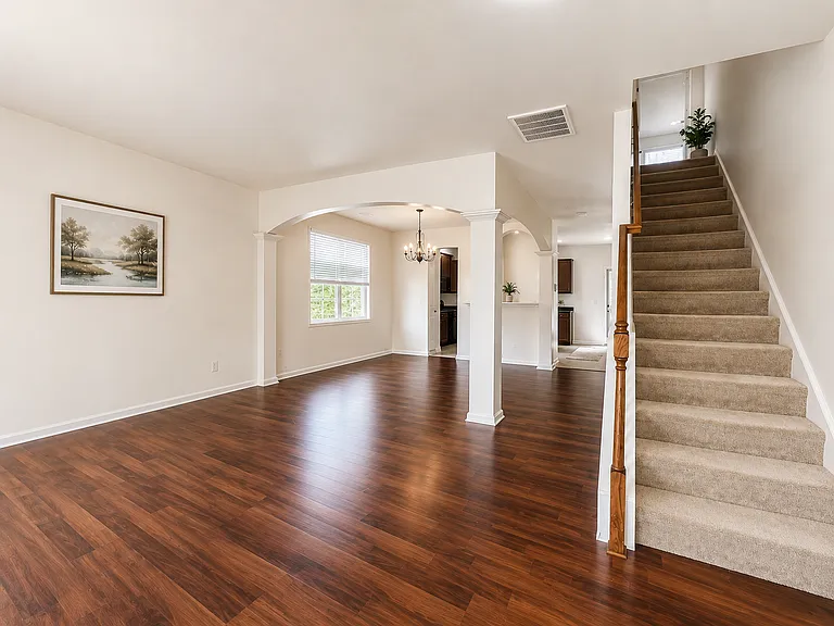 11 Phaeton Ave — Photo 3