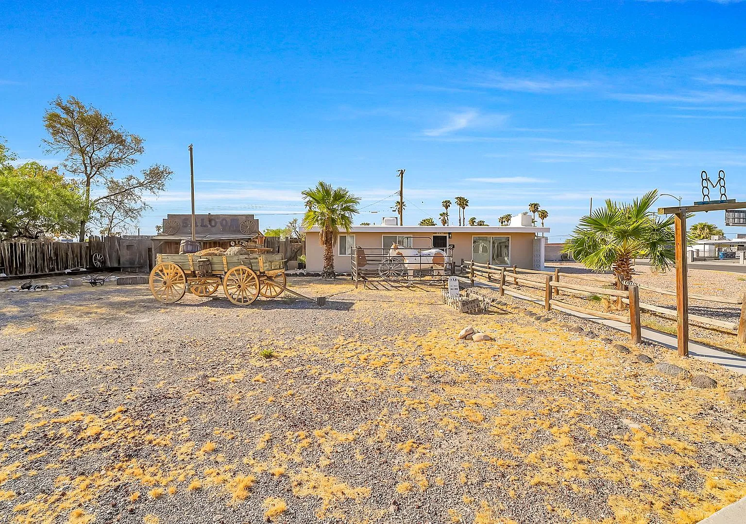 Spacious Single-Story Home on an Expansive Lot Near Central Las Vegas! — Photo 4