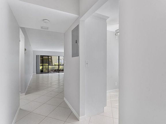 4th image of 159 NW 70th St APT 603