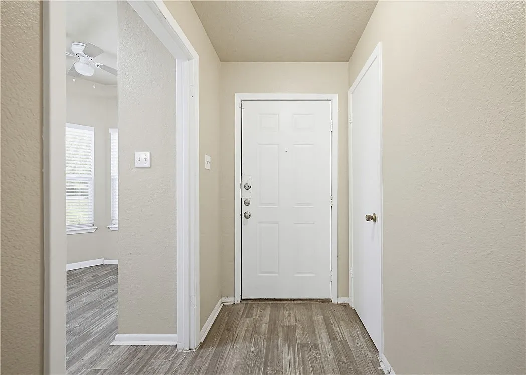 2 bed, 2.5 bath, 1219 sqft, $1,600 — Photo 2