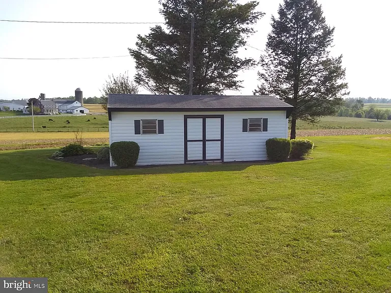 442 Green Ln — Photo 6