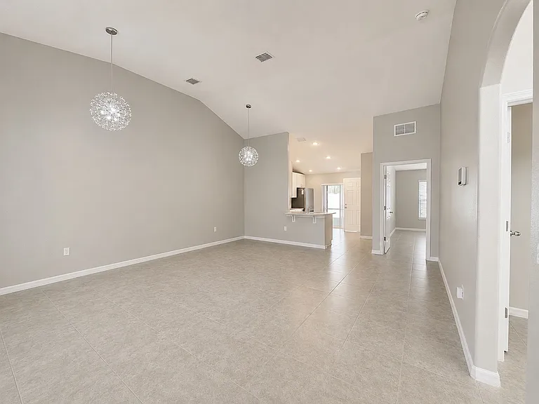 8 Linda Pl #B — Photo 5