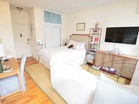 5th image of 101 W 77th St APT 3C