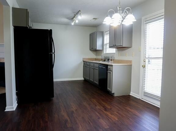 3rd image of 211 Christopher Dr
