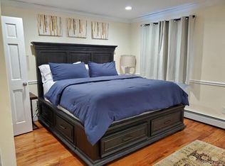1118 Foam Pl #1, Far Rockaway, NY 11691