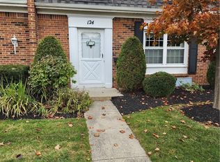 124 Hickory Hill Rd, Buffalo, NY 14221