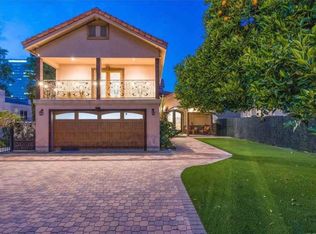 15201 Greenleaf St, Sherman Oaks, CA 91403