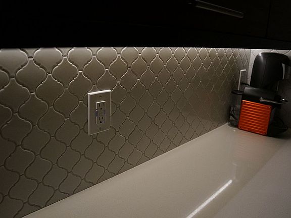 Tile Backsplash & Full Wall