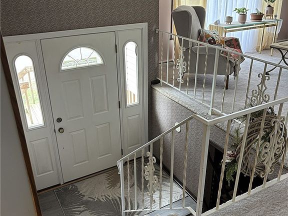 4th image of 453 Springbrook Dr SW