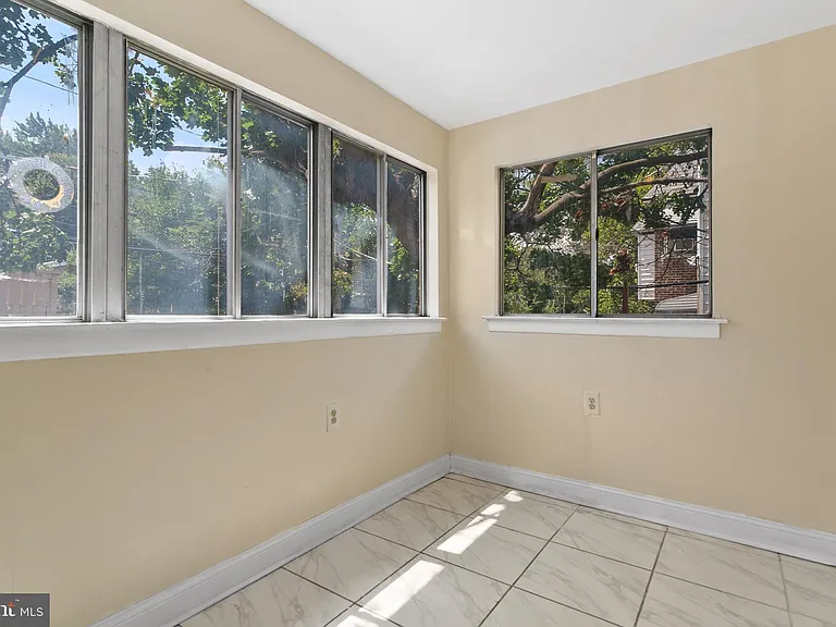 450 Glendale Rd — Photo 9