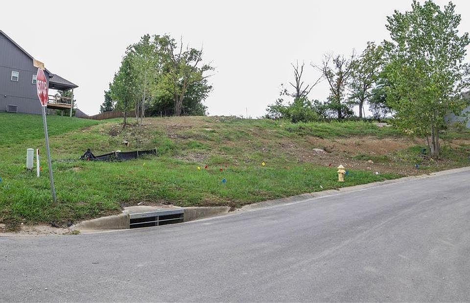 1st image of 301 Deer Dr