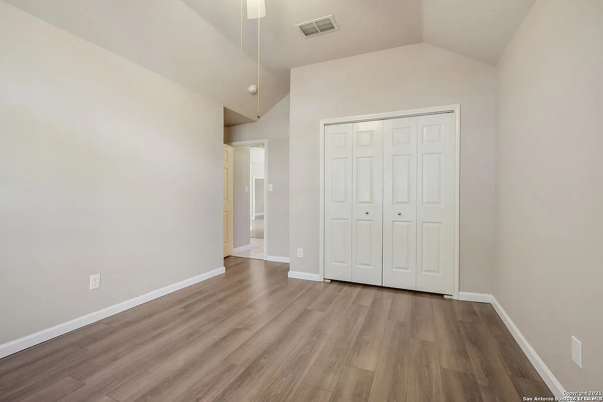 3 bed, 2.0 bath, 1723 sqft, $2,000 — Photo 4