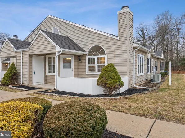1205 Megans Ln, Burlington, NJ 08016