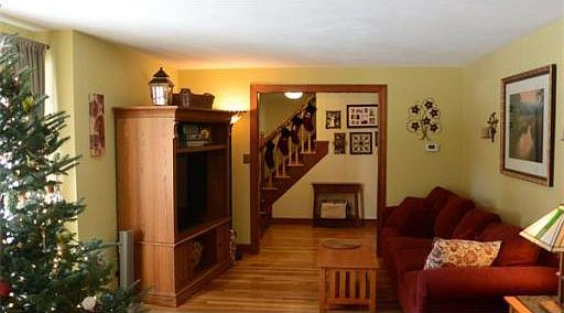 3rd image of 105 Briar Ln
