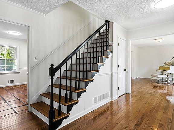 4th image of 1349 Murdock Rd