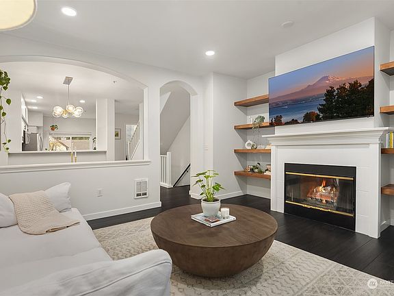 5th image of 18501 SE Newport Way #F125
