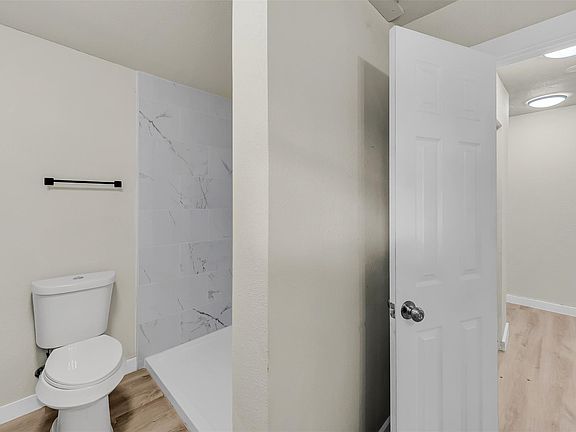 3rd image of 305 NW 23rd St APT 103