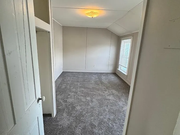 301 Elliott Ave — Photo 11