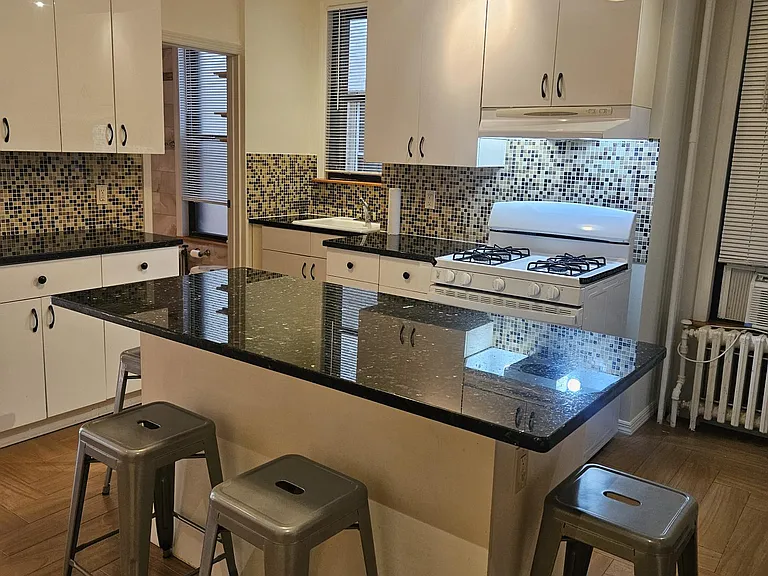 157 Newel St #1 — Photo 1