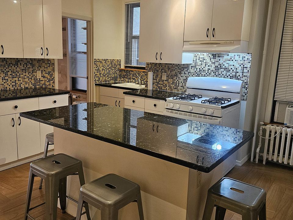 1st image of 157 Newel St #1