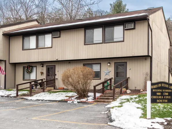 908 Chelsea Cove S, Hopewell Junction, NY 12533