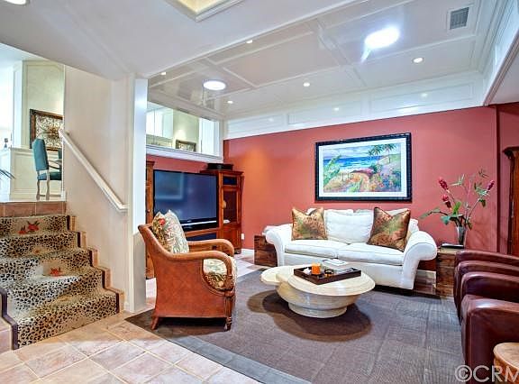 5th image of 916 Gardenia Way