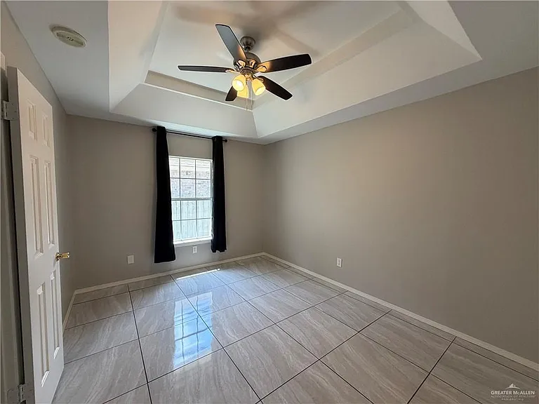 512 E Redbud Ave — Photo 10