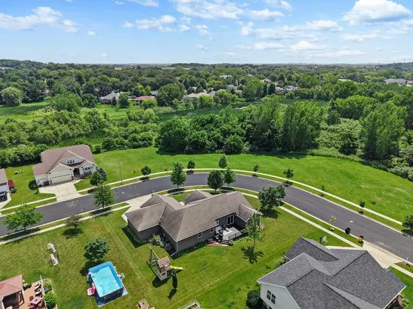 100 Farwell Dr, Cottage Grove, WI 53527