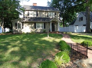 1733 SW Pembroke Ln, Topeka, KS 66604