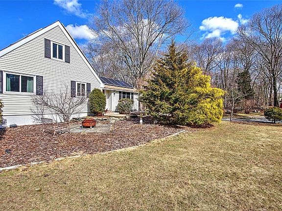 2nd image of 121 Jenckes Hill Rd