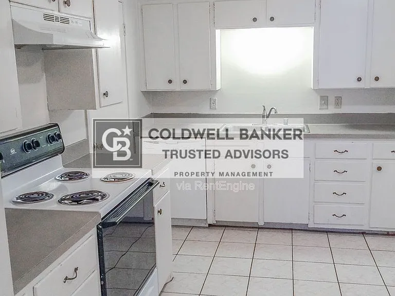 1802 Elkhart Ave #A — Photo 5