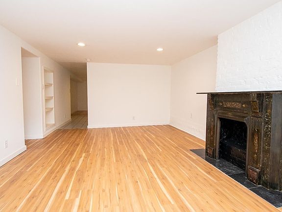 3rd image of 504 Oak St #1/2