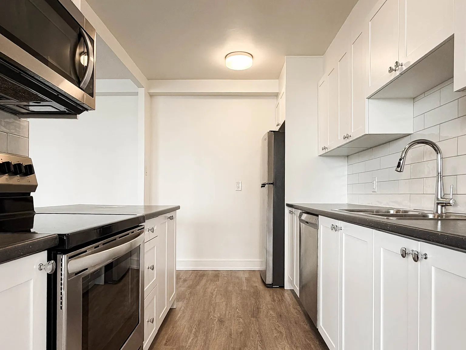 15 Eva Rd — Photo 4