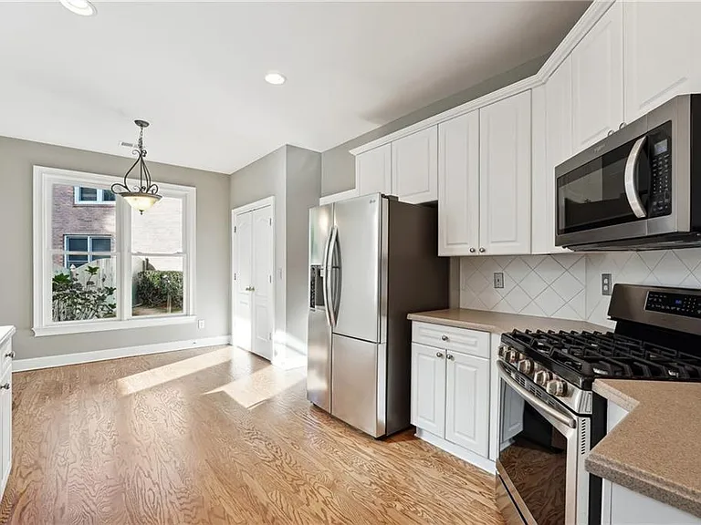 230 Brookeivey Ln — Photo 8
