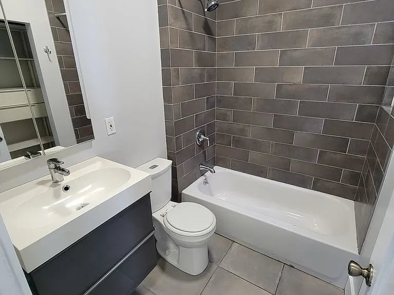 3835 Macarthur Blvd — Photo 10