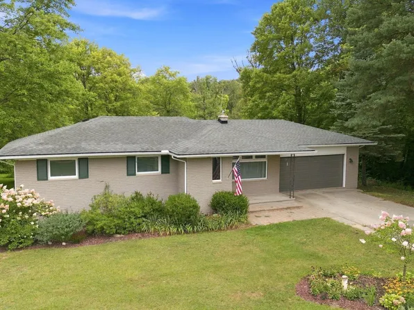 490 Casemer Rd, Lake Orion, MI 48360