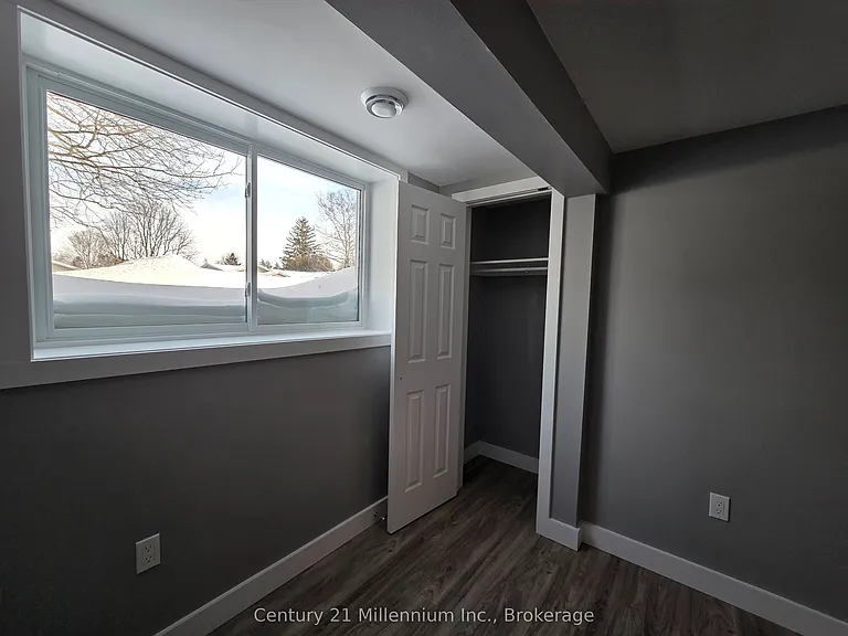 398 Kingsway St E #2 — Photo 26