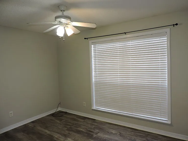 7834 Charter Oaks Dr — Photo 16