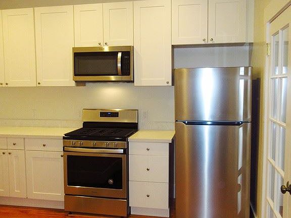 4th image of 328 Baker St #5