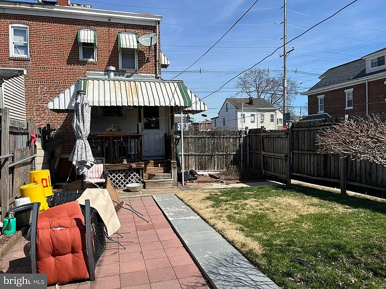1049 Genesee St — Photo 14