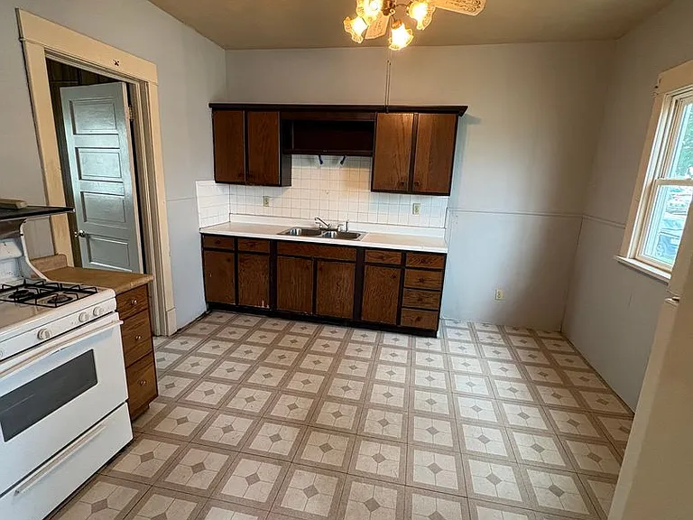 902 Mulberry St — Photo 3
