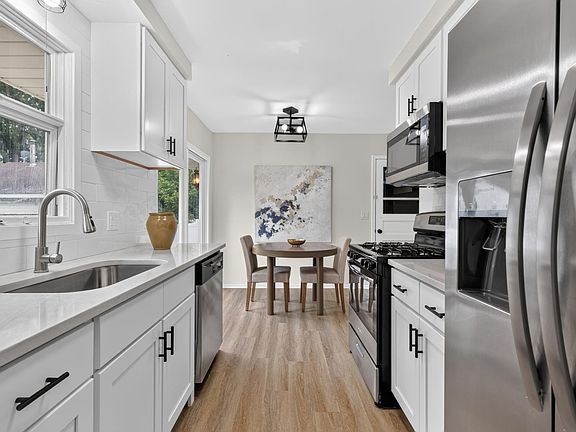 5th image of 1211 Sunnyside Dr